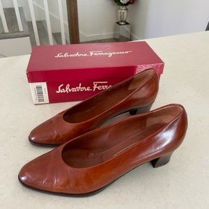 Salvatore Ferragamo. 40.5 EU